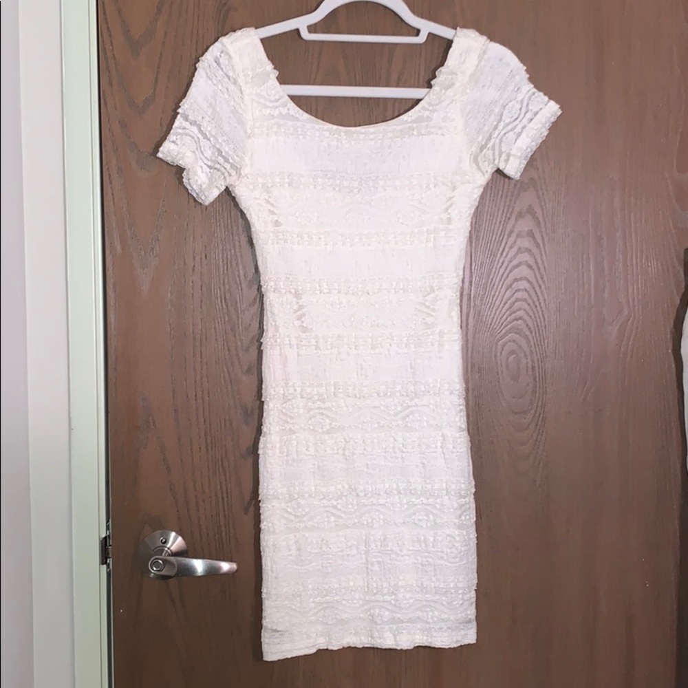 white lace bodycon dress